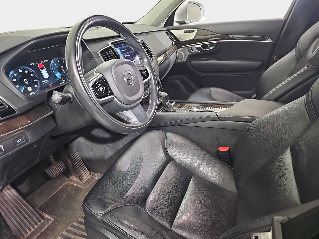 Used 2016 Volvo XC90 T6 Momentum w/ Momentum Plus Package AWD/4WD image 19