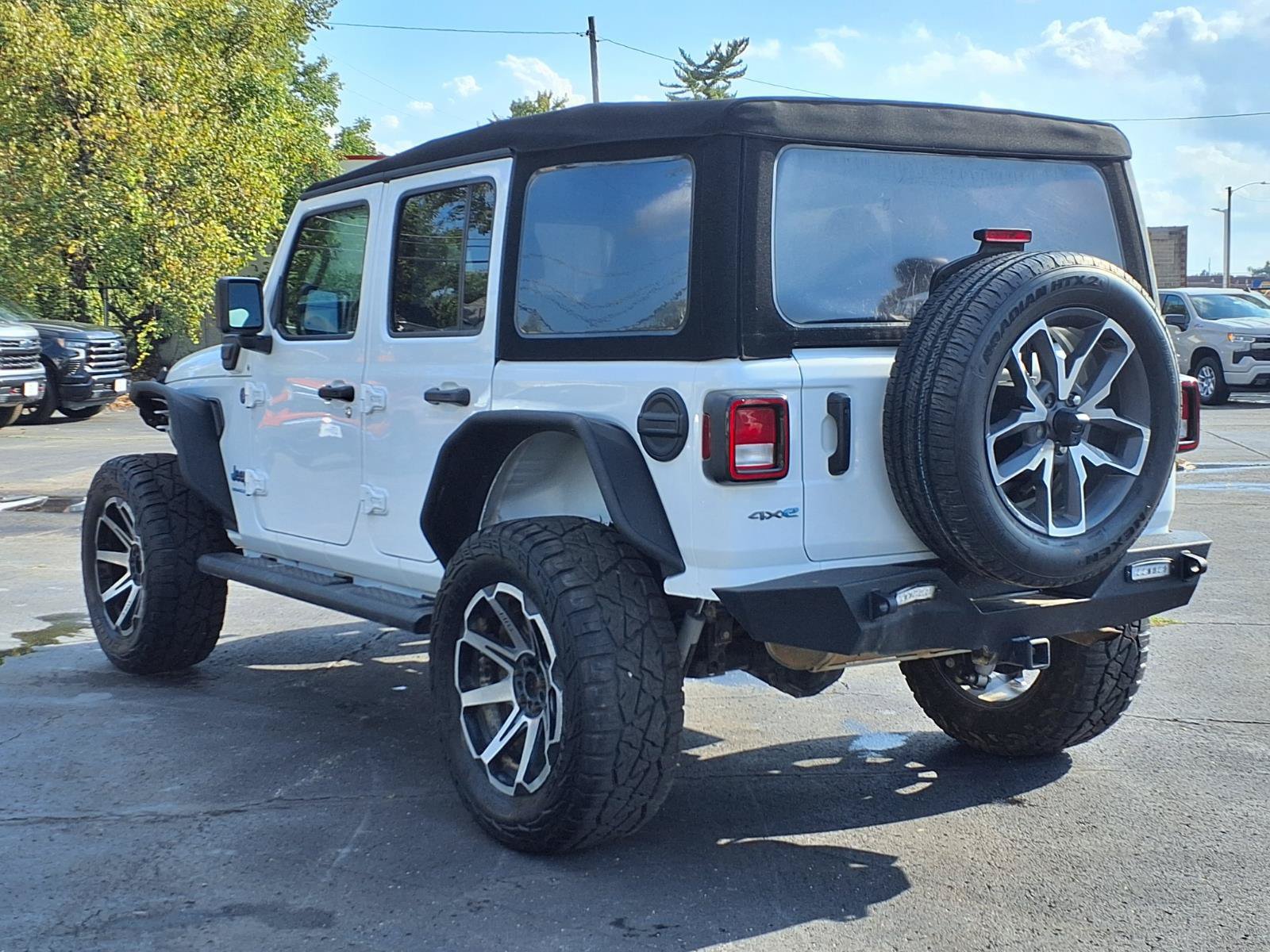Used 2024 Jeep Wrangler Unlimited w/ Convenience Group AWD/4WD image 24