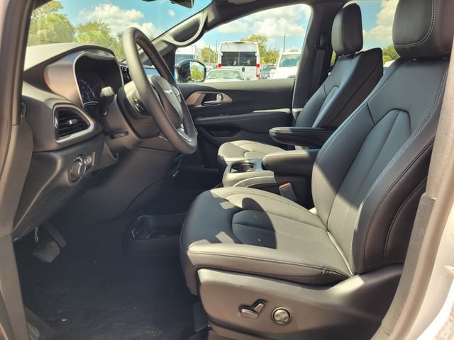 New 2026 Chrysler Voyager LX FWD image 12