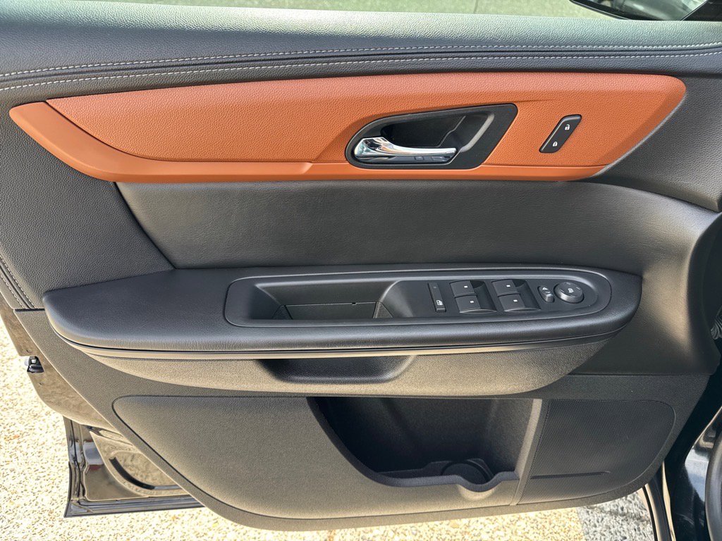 Used 2017 Chevrolet Traverse LT image 6