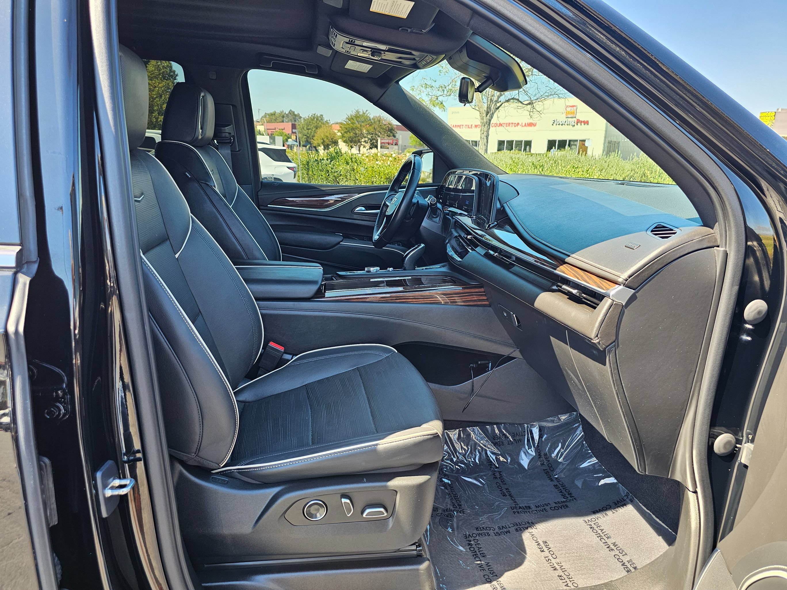 Used 2023 Cadillac Escalade Premium Luxury RWD image 43