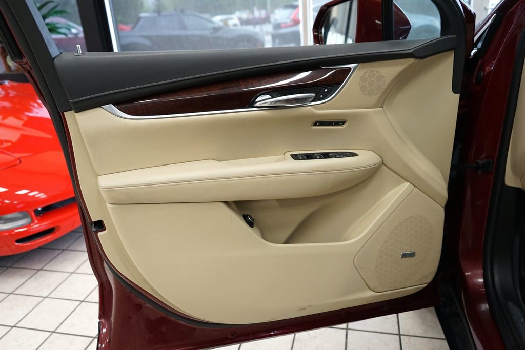 Used 2017 Cadillac XT5 Luxury w/ Driver Awareness Package AWD/4WD image 23