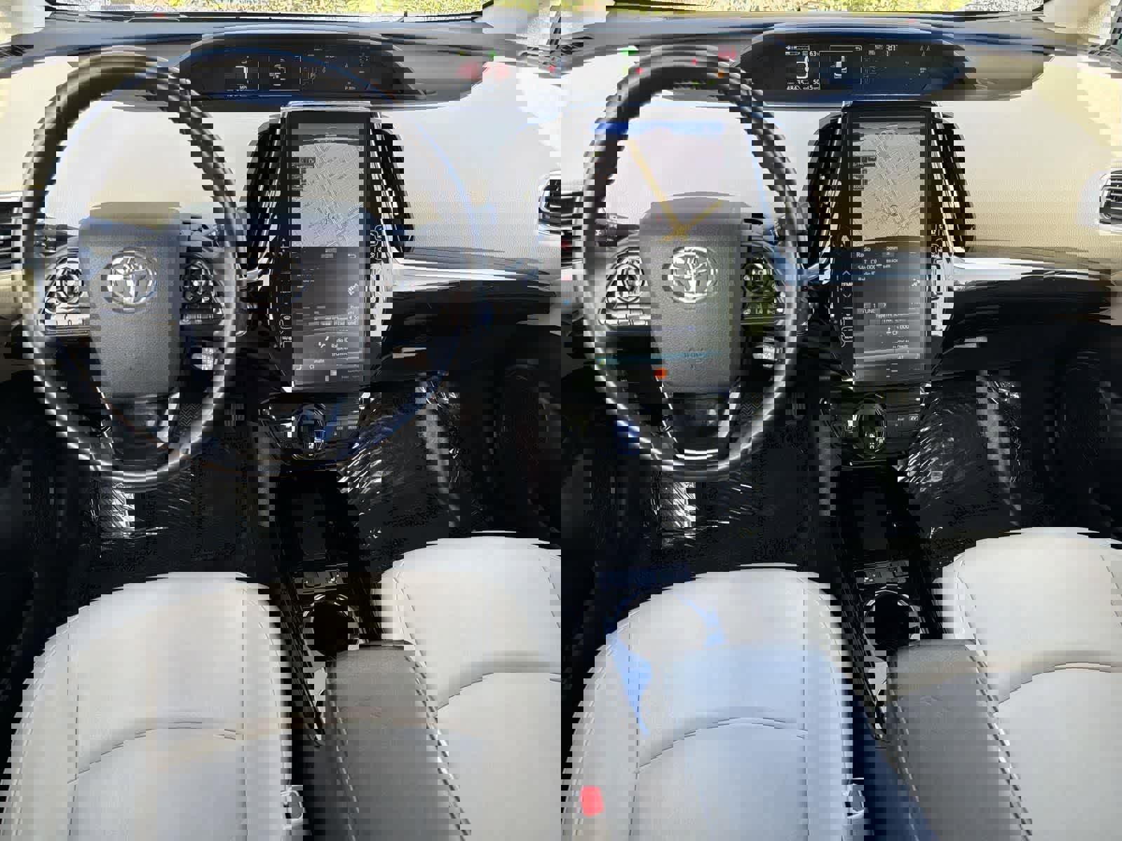 Used 2021 Toyota Prius L Eco image 10