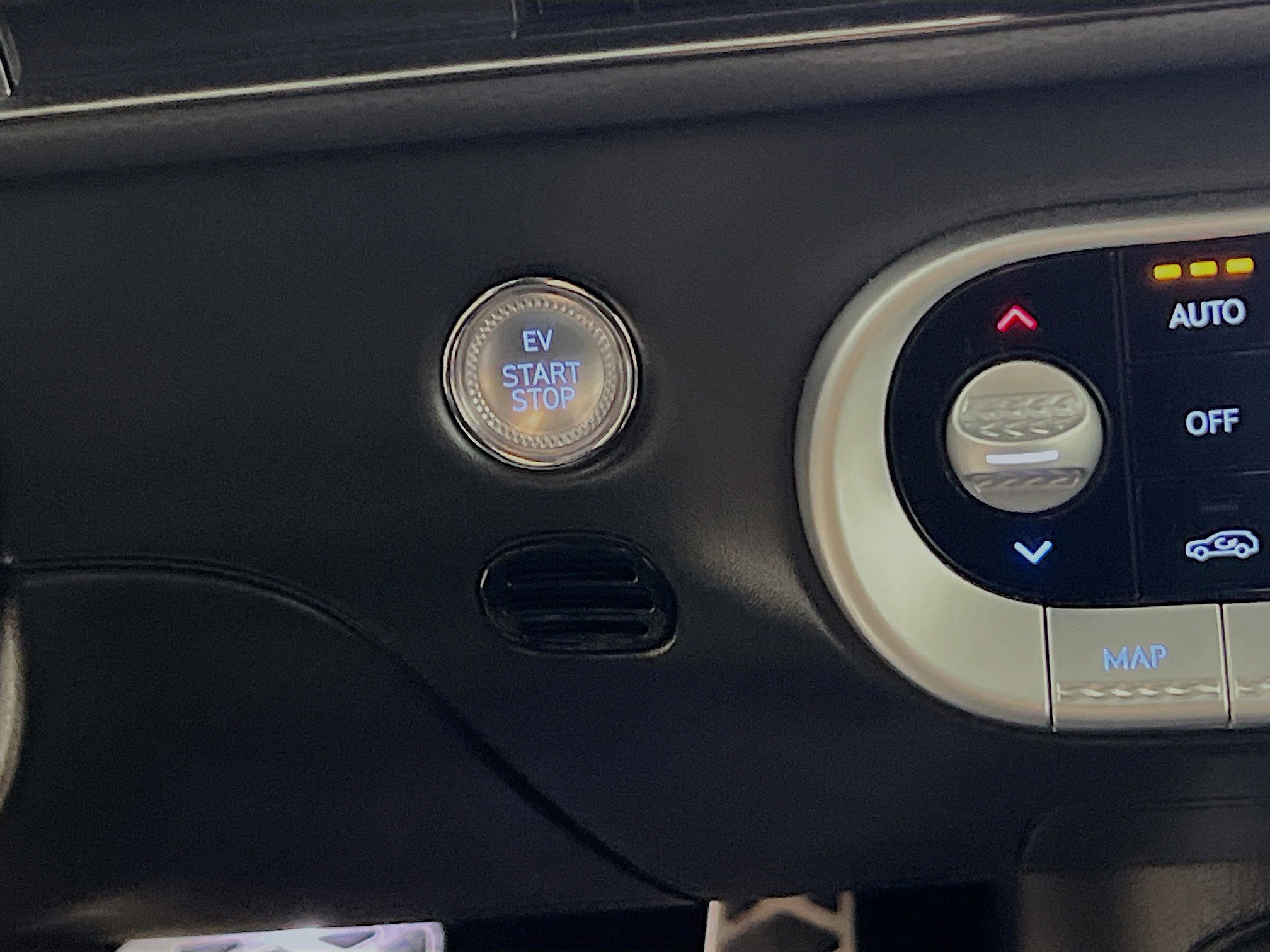 Used 2024 Genesis GV60 Performance image 23