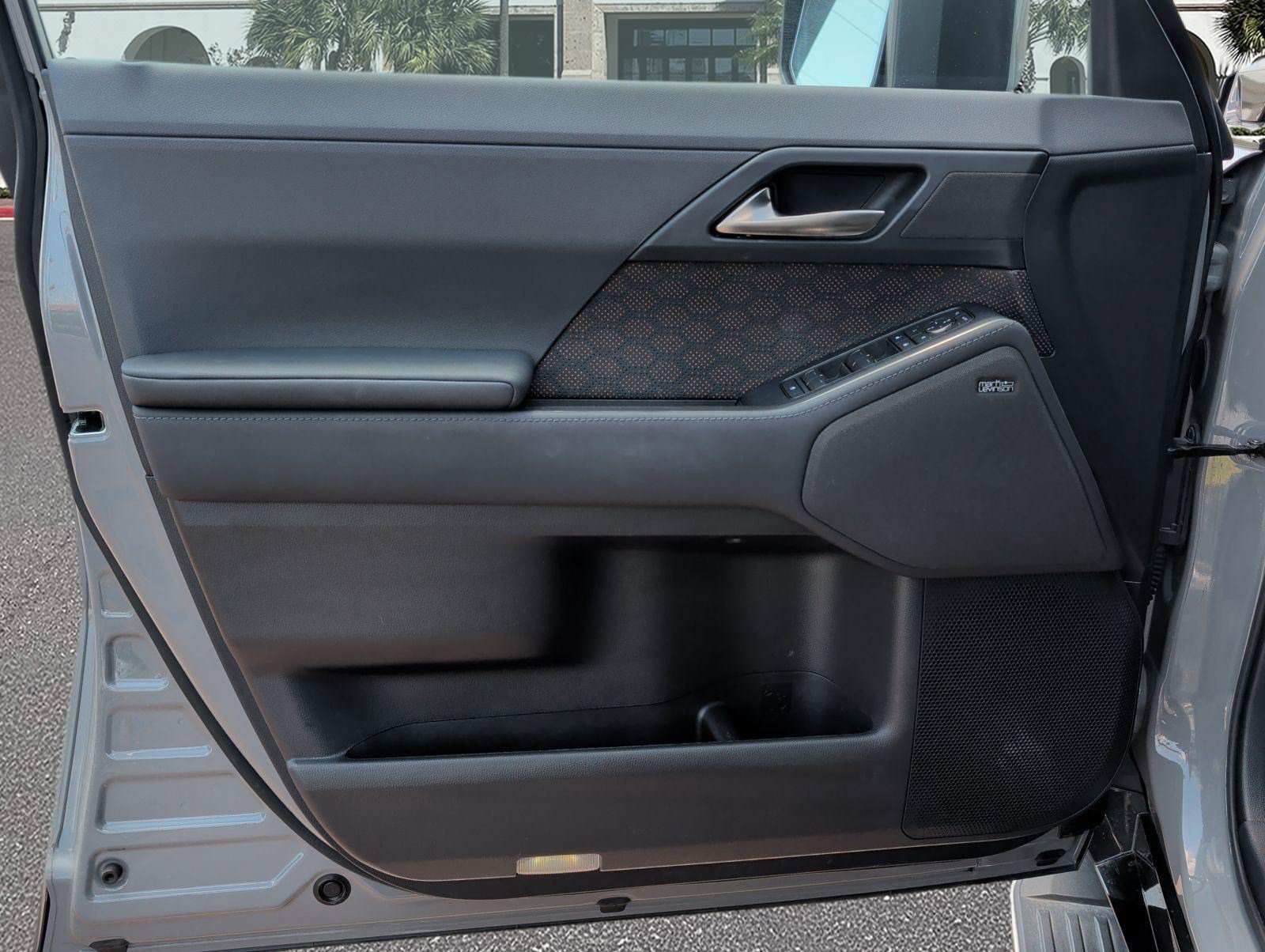 Certified 2025 Lexus GX 550 w/ Cold Area Package AWD/4WD image 8