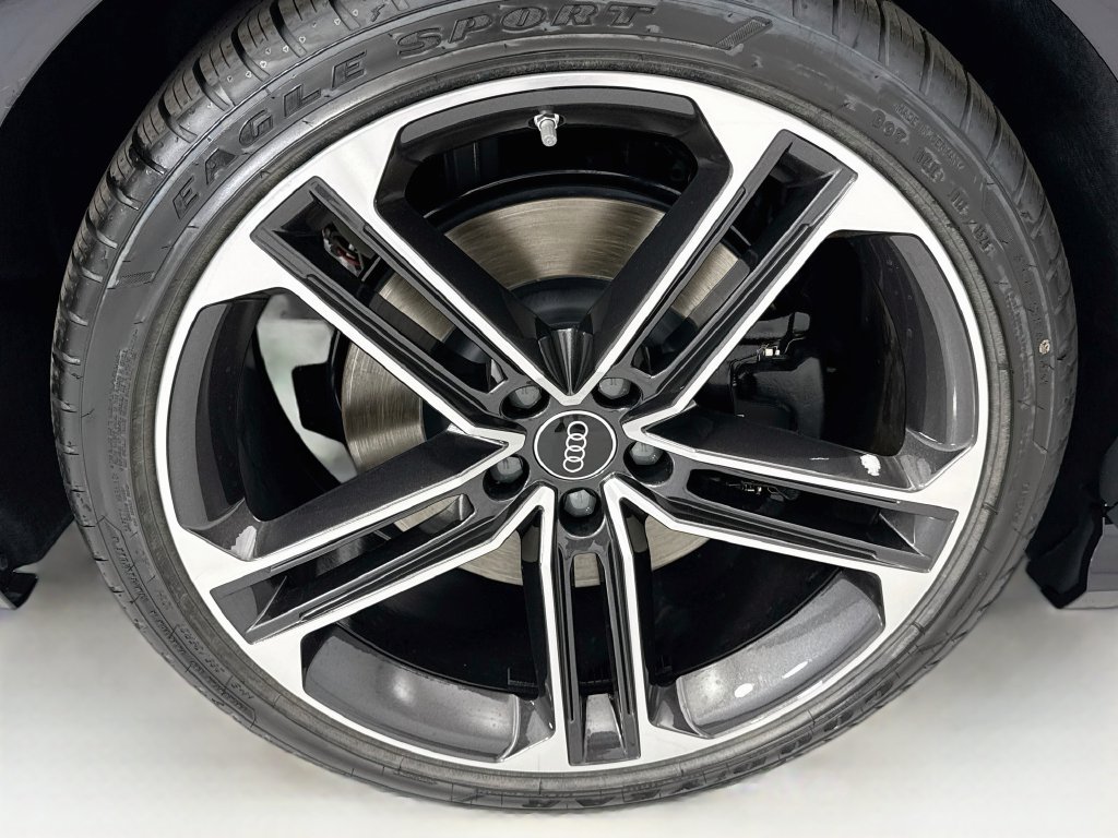 New 2026 Audi A8 L 3.0T AWD/4WD image 32
