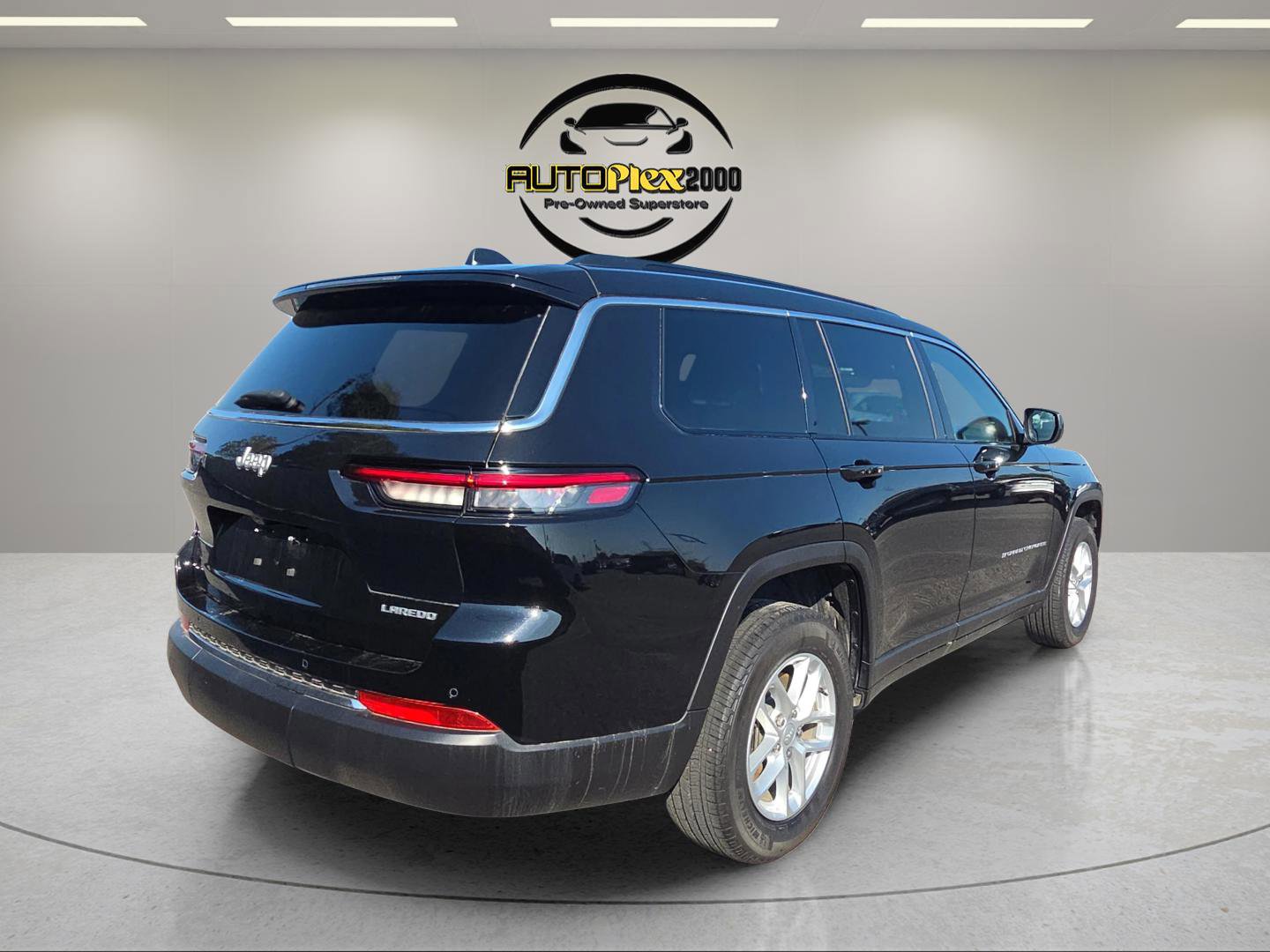Used 2024 Jeep Grand Cherokee L Laredo w/ Luxury Tech Group I image 7