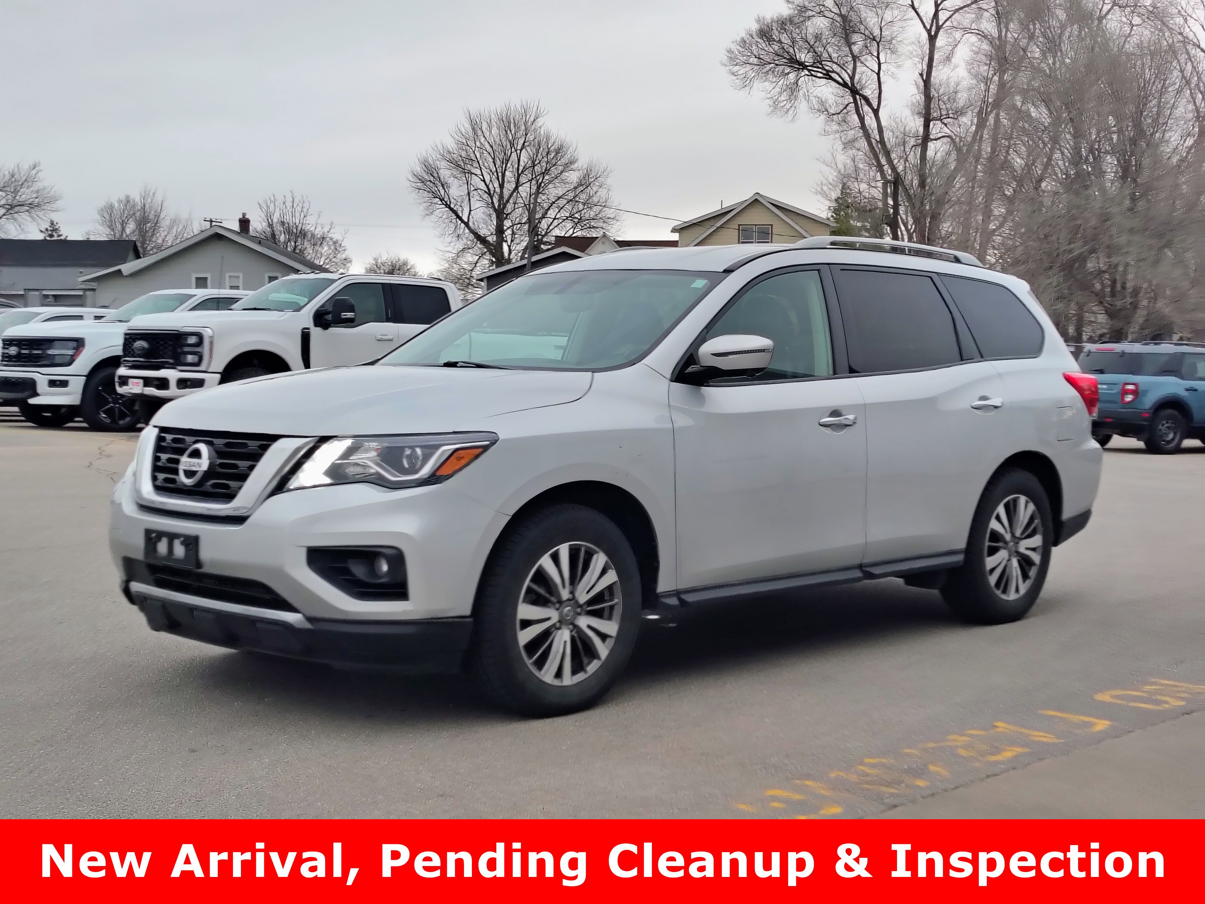 Used 2020 Nissan Pathfinder SL image 1