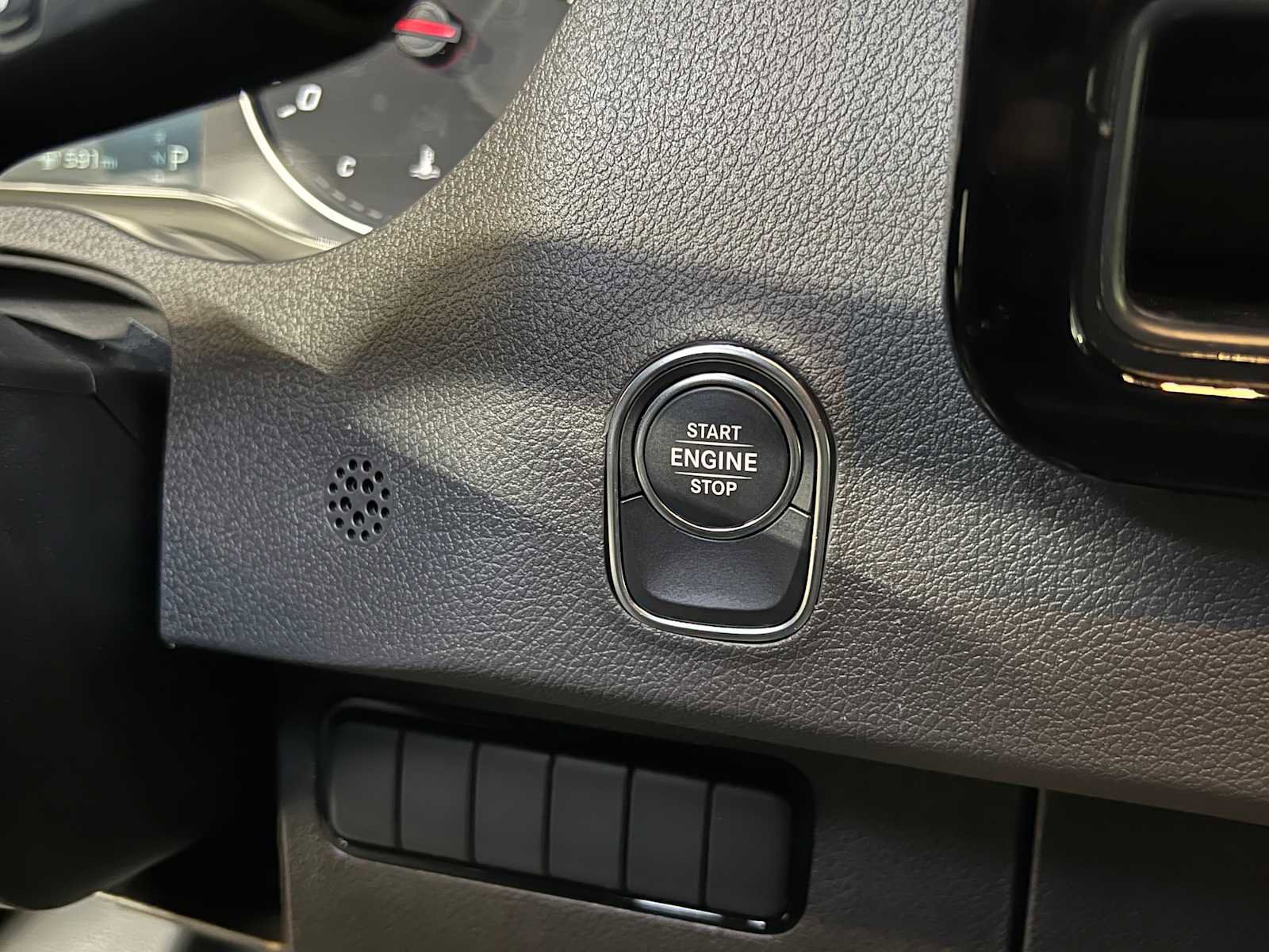 Used 2025 Mercedes-Benz Sprinter 2500 image 24