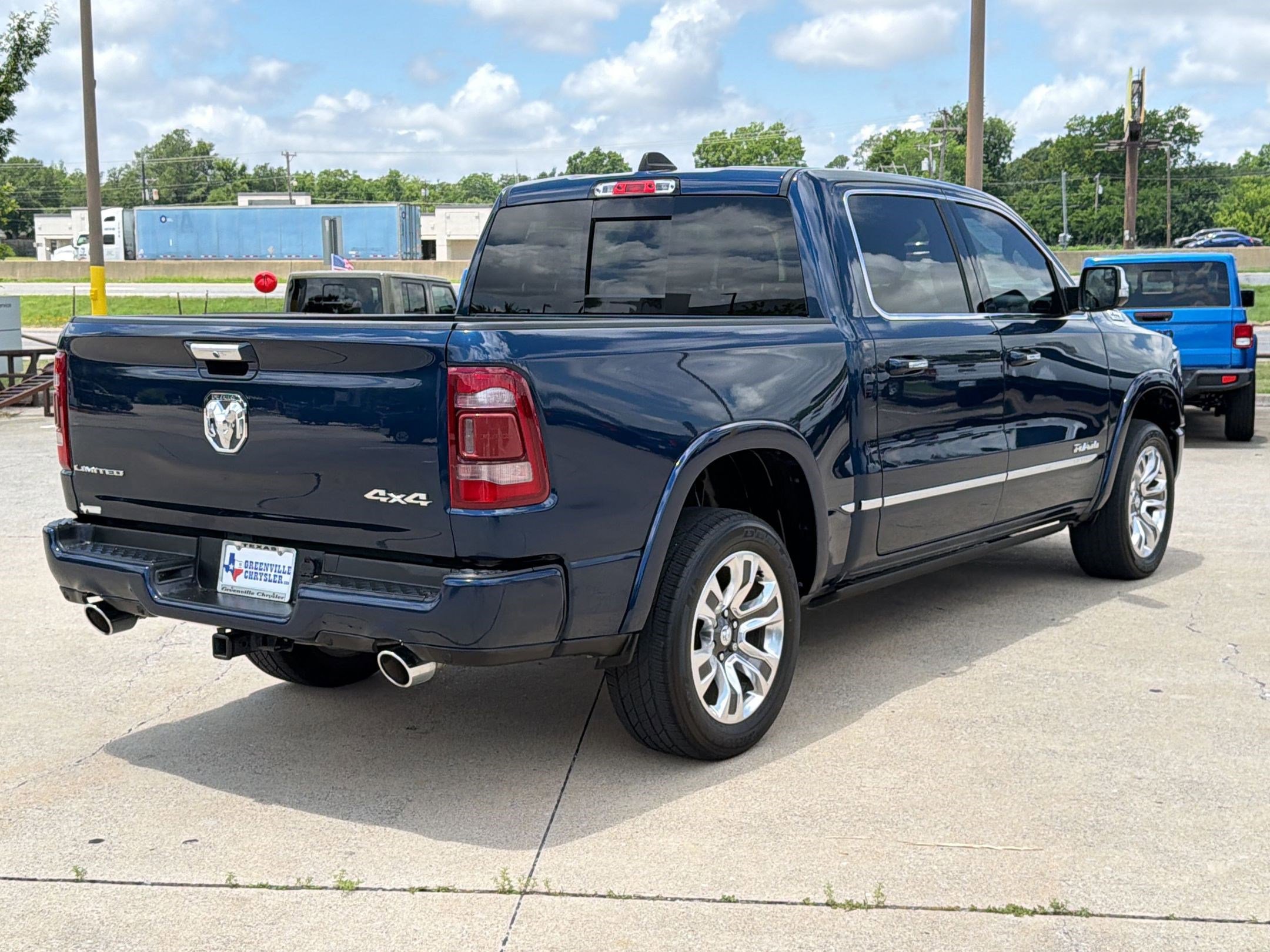 Used 2022 RAM 1500 Limited w/ Body Color Bumper Group AWD/4WD image 9
