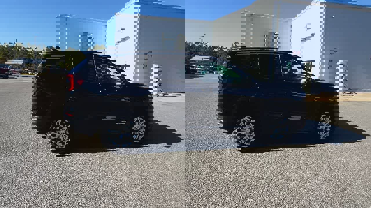 Used 2024 GMC Terrain SLE image 9