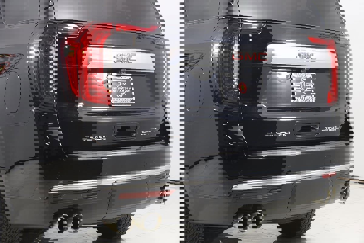 Used 2024 GMC Yukon Denali w/ Denali Reserve Package image 23