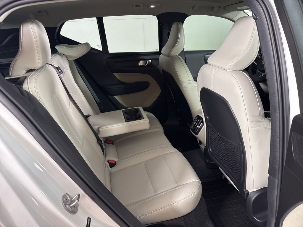 Used 2024 Volvo XC40 B5 Ultimate w/ Protection Package image 16