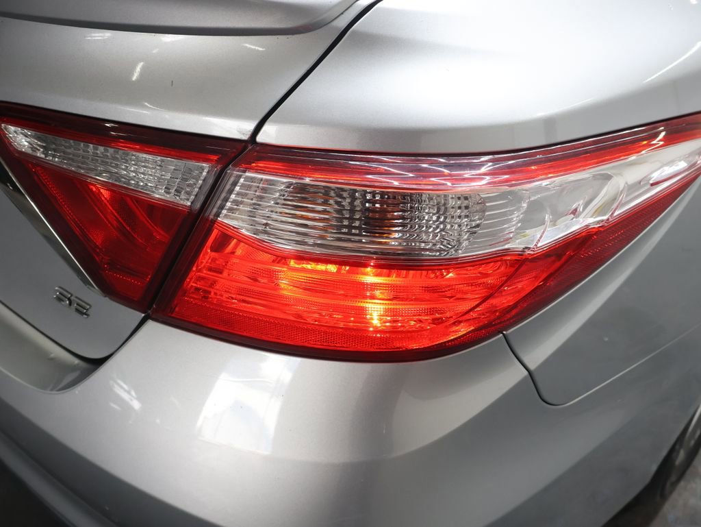 Used 2016 Toyota Camry SE image 31