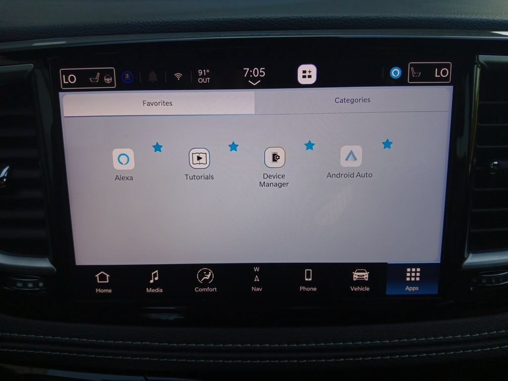 Used 2026 Chrysler Pacifica Limited w/ S Appearance Package FWD image 8