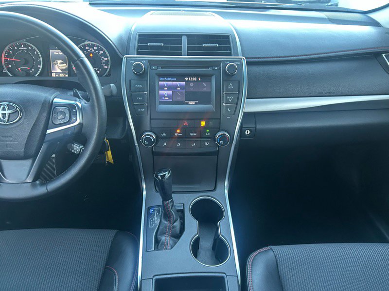 Used 2016 Toyota Camry SE image 11