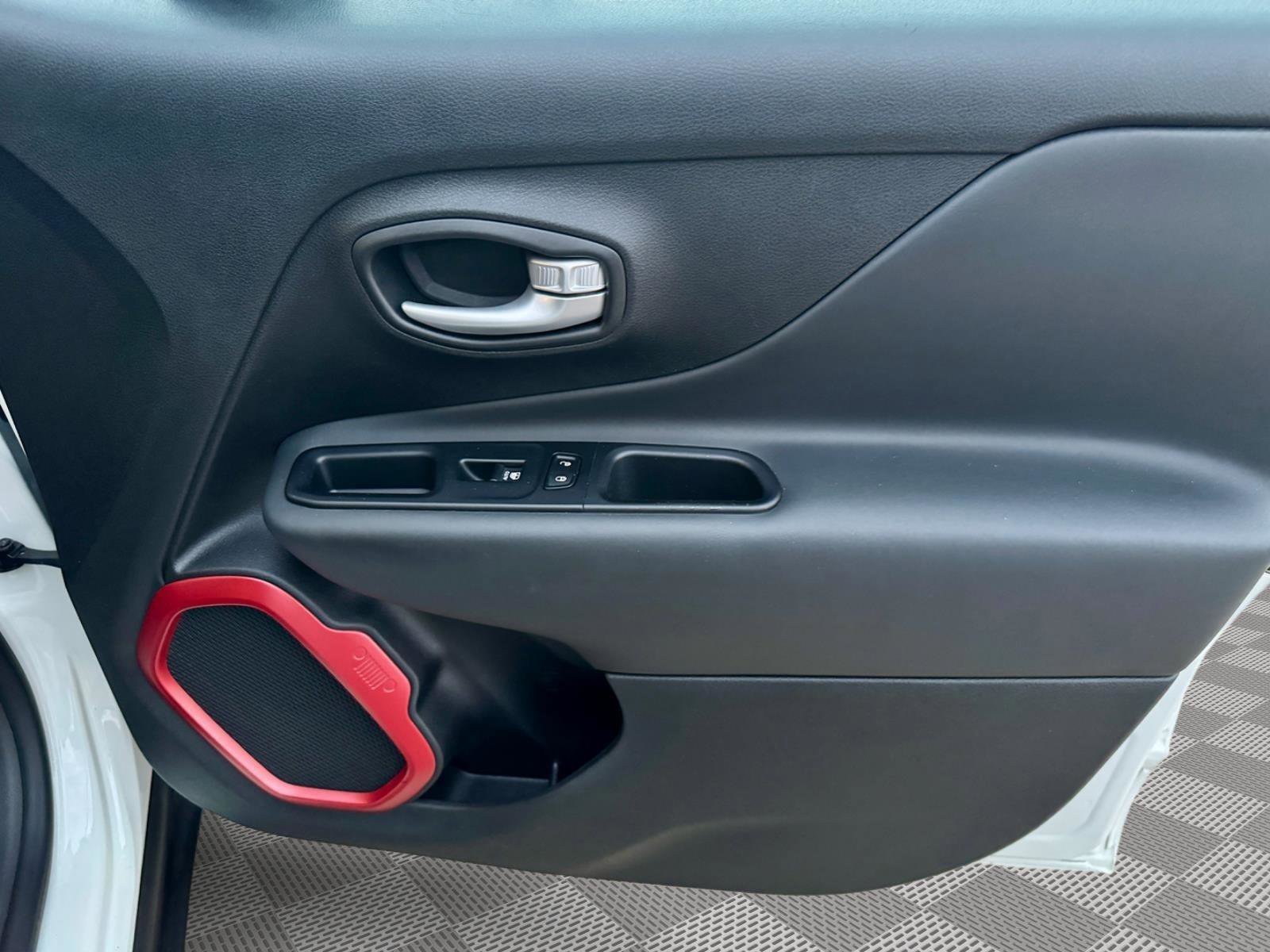 Used 2023 Jeep Renegade Trailhawk image 27