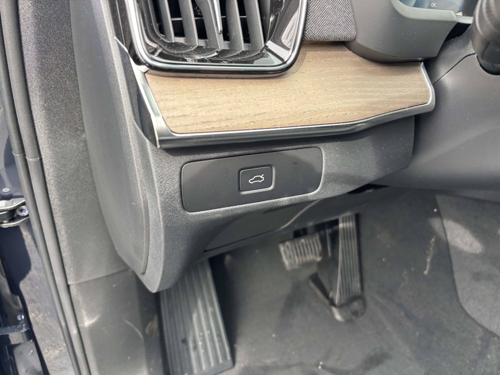 Used 2026 Volvo XC90 B6 Plus w/ Protection Package Premier AWD/4WD image 15