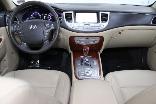 Used 2014 Hyundai Genesis 3.8 w/ Technology Package 03 RWD image 2