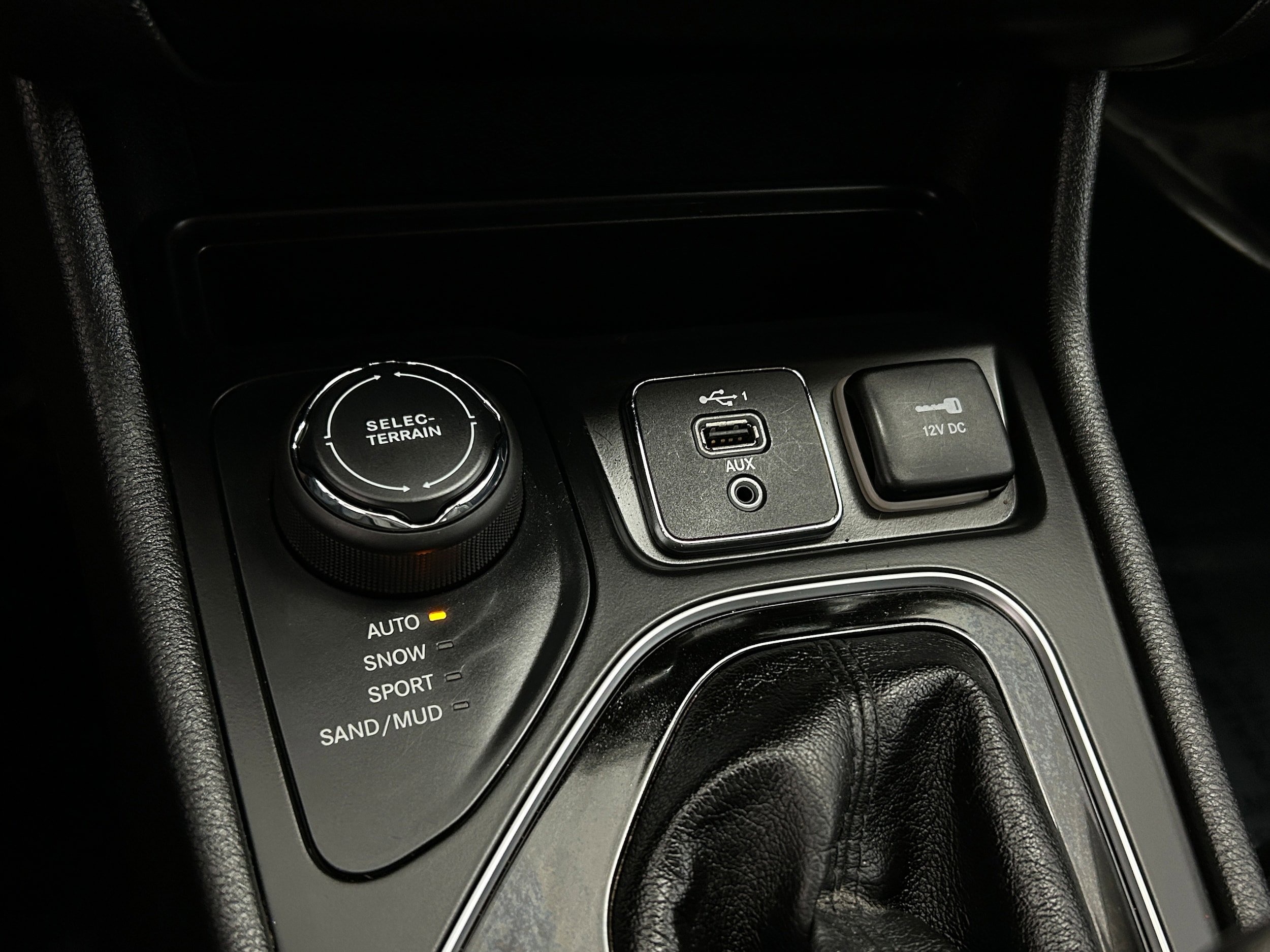 Used 2020 Jeep Cherokee Limited AWD/4WD image 12