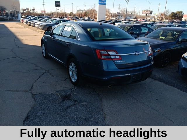 Used 2019 Ford Taurus SE image 7