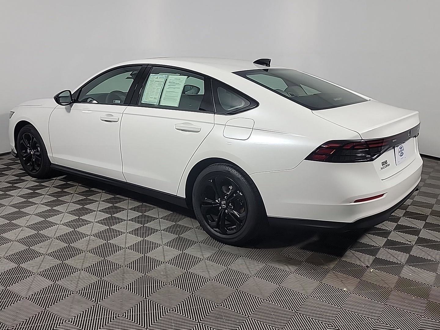 Certified 2025 Honda Accord SE image 9