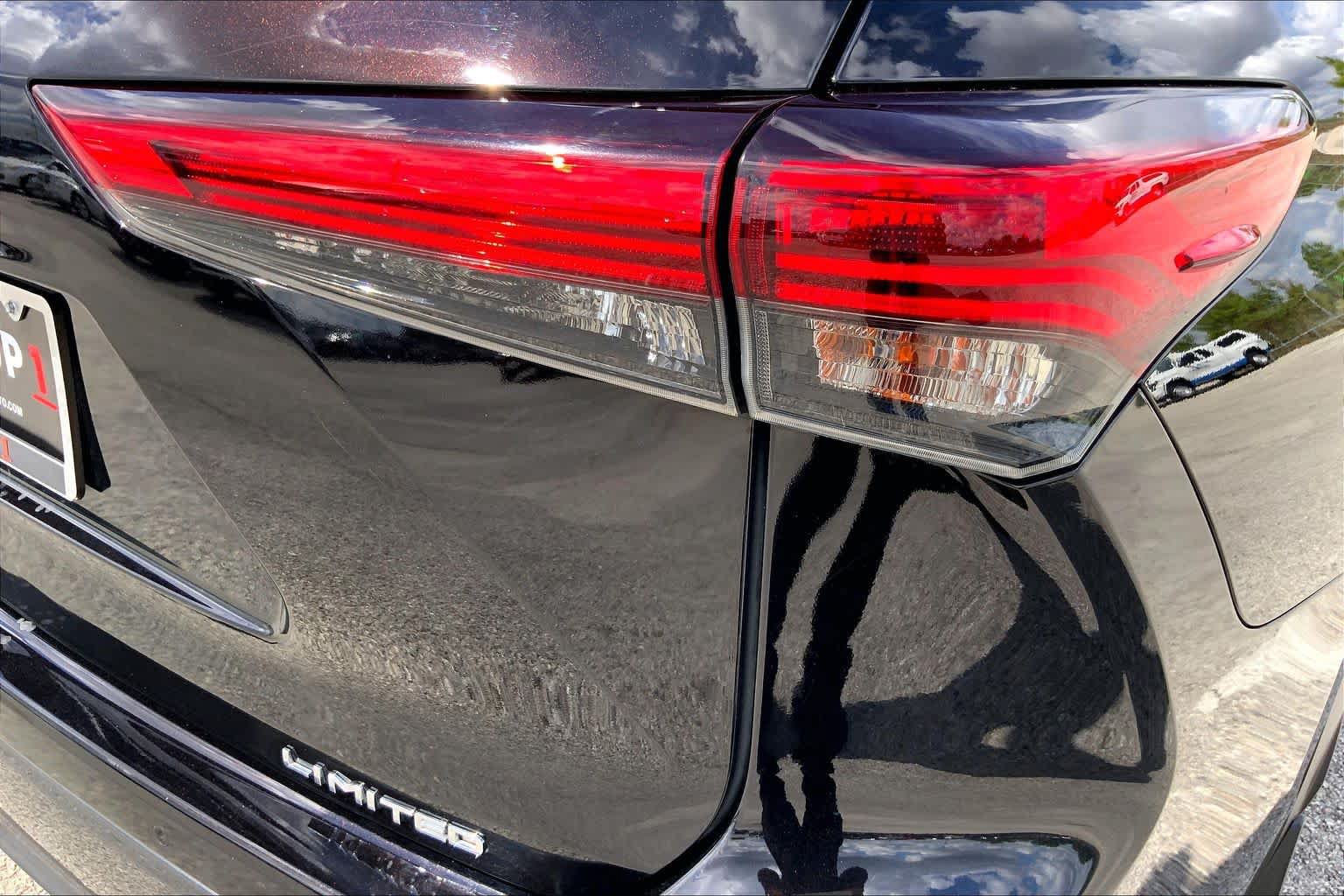 Used 2020 Toyota Highlander Limited FWD image 30