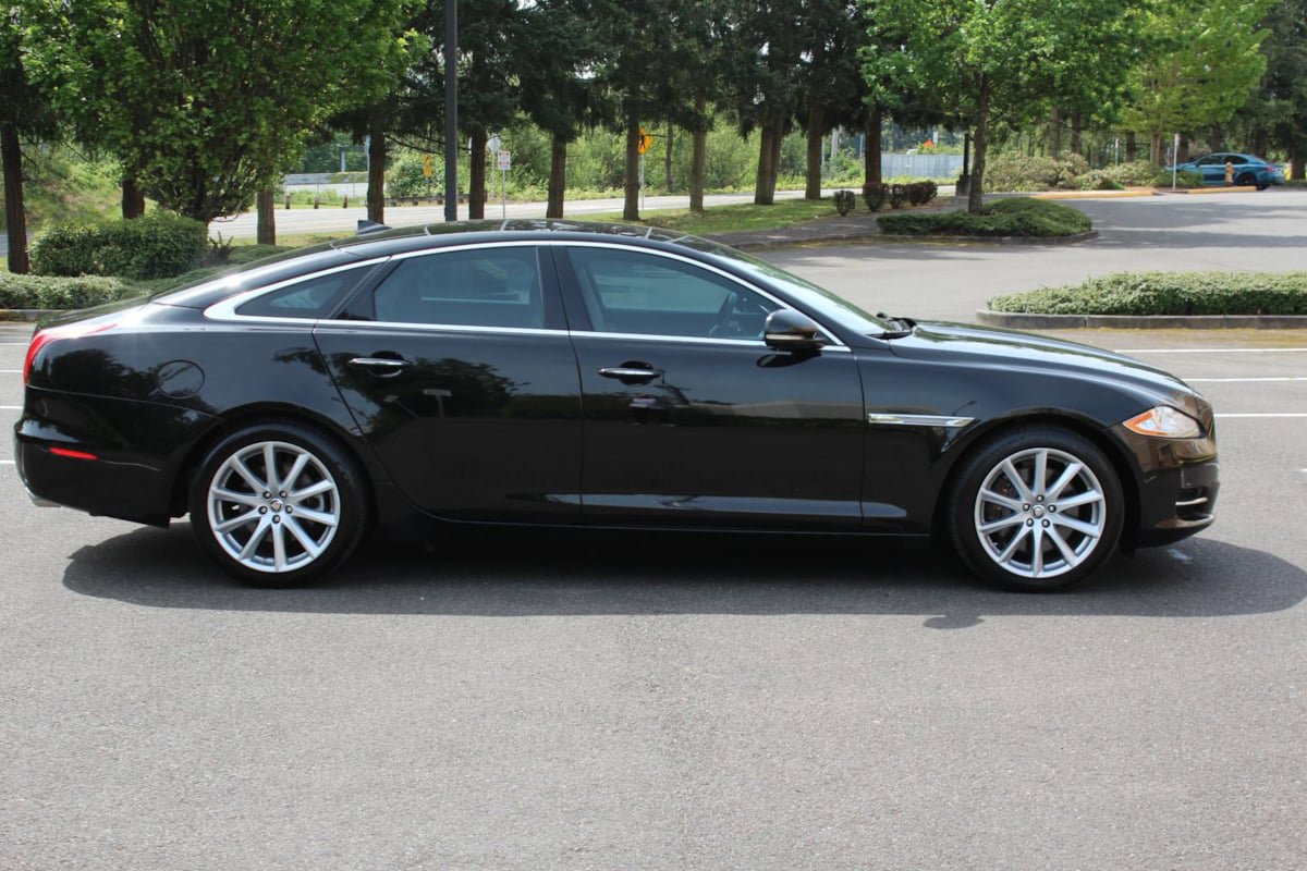 Used 2013 Jaguar XJ AWD image 6