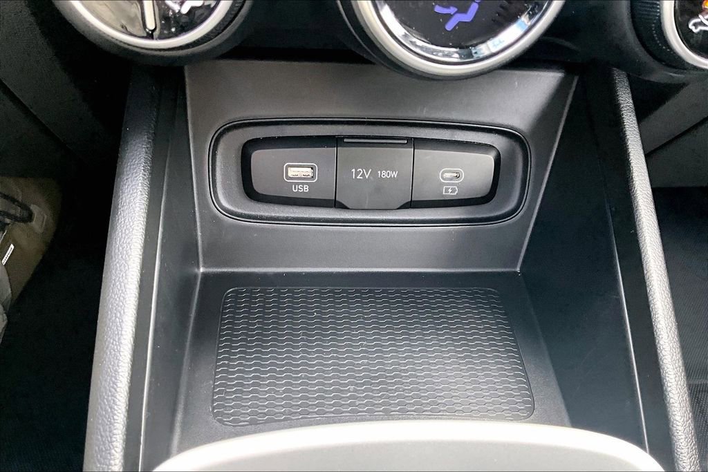 Used 2025 Hyundai Venue SEL FWD image 32