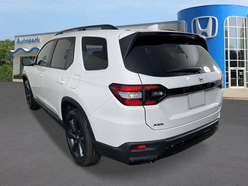 New 2026 Honda Pilot Sport image 3