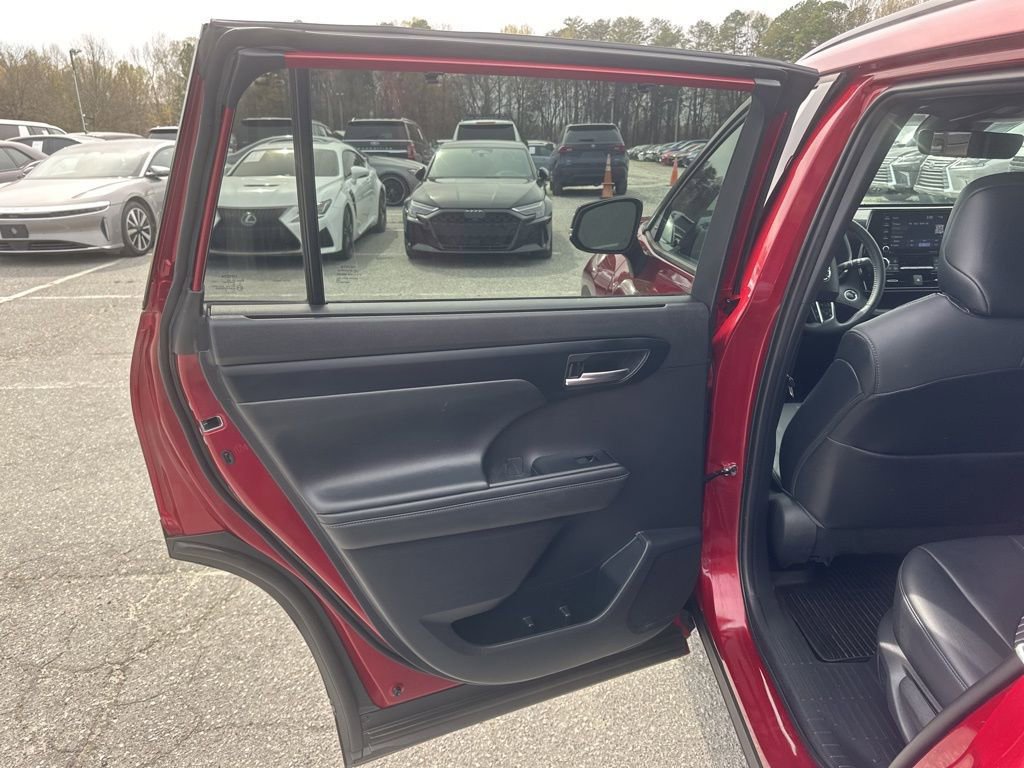 Used 2021 Toyota Highlander XSE image 26