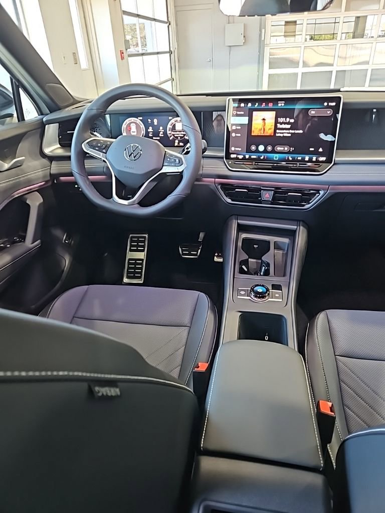 New 2026 Volkswagen Tiguan SE R-Line image 25