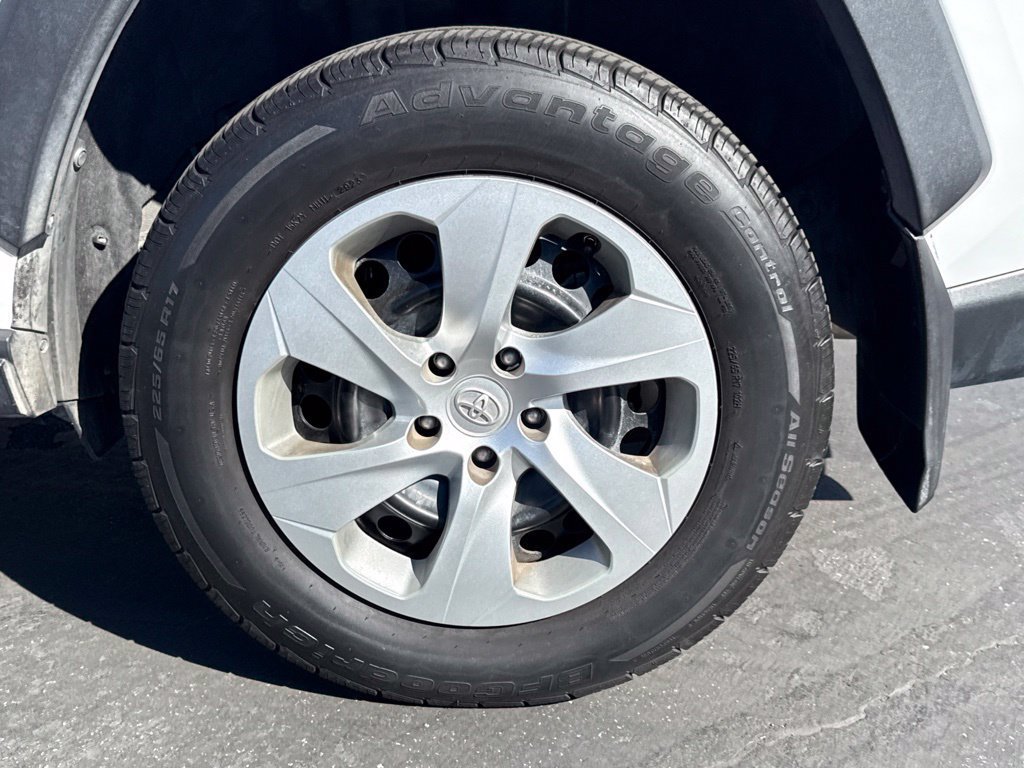Certified 2021 Toyota RAV4 LE AWD/4WD image 19