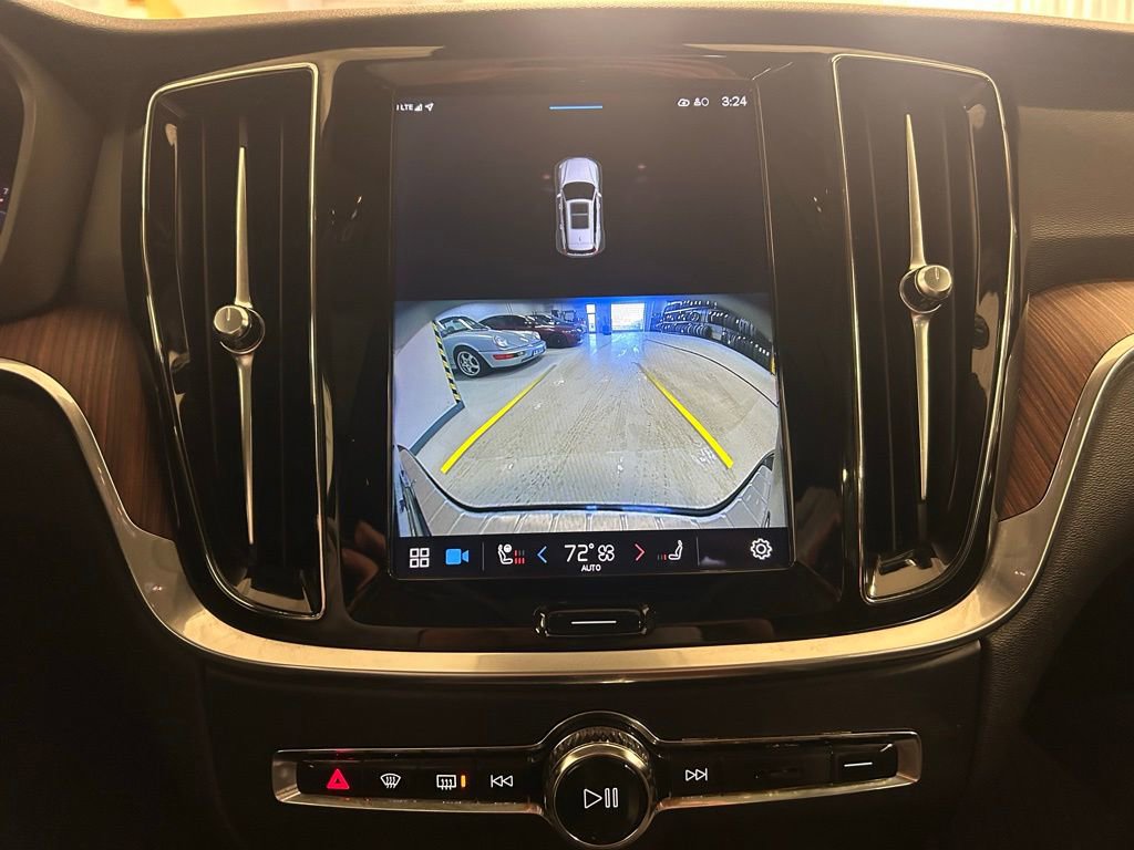 Used 2023 Volvo V60 B5 Cross Country Plus w/ Climate Package image 10