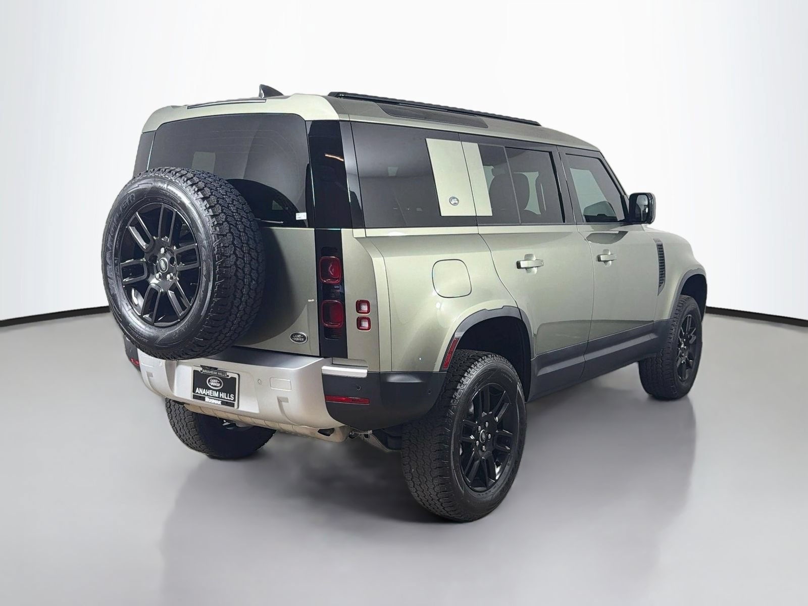 Used 2023 Land Rover Defender 110 S AWD/4WD image 5