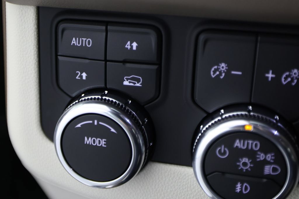 Used 2026 GMC Yukon Denali w/ Sun & Power Step Package AWD/4WD image 28