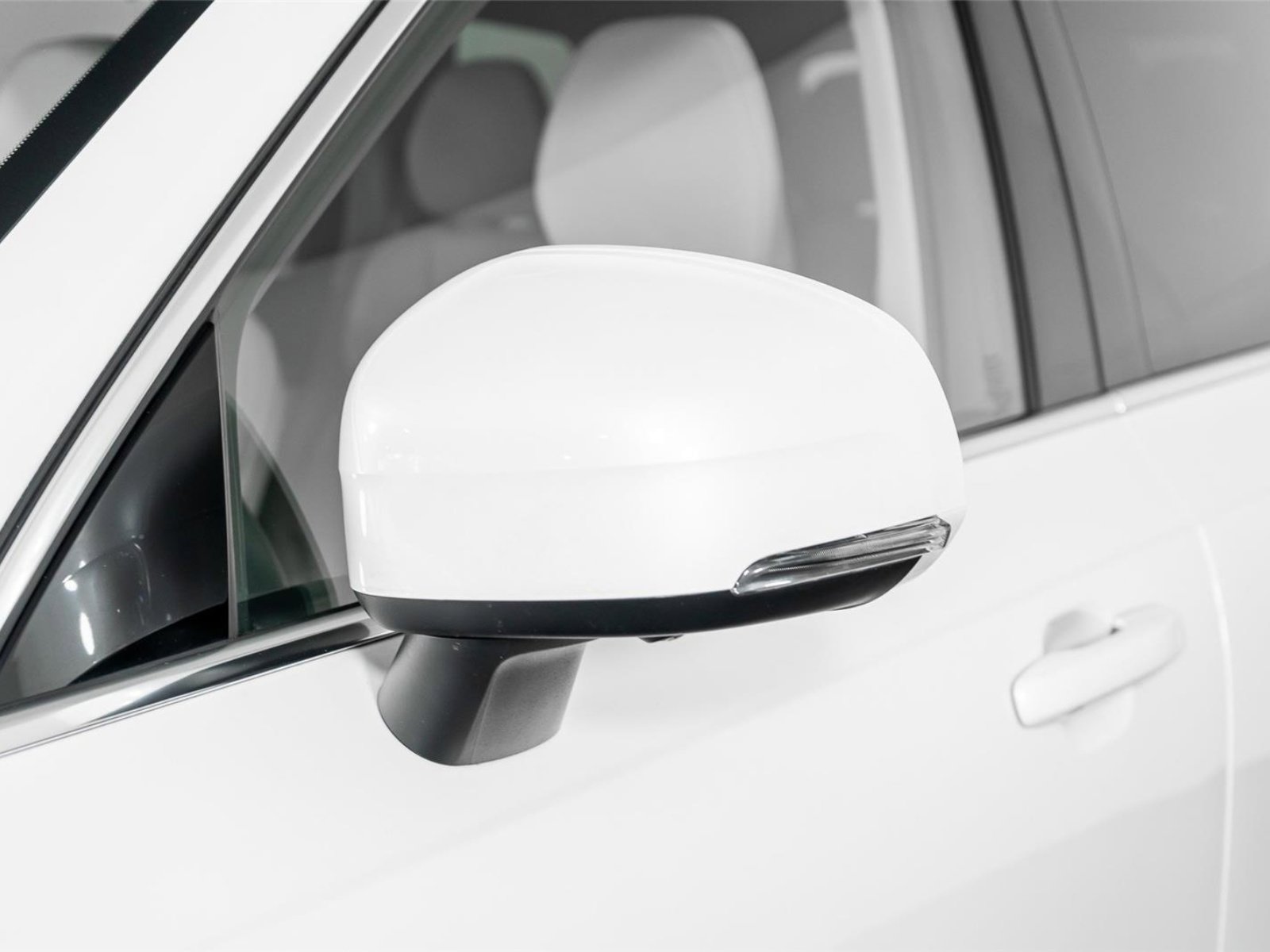 Used 2025 Volvo XC90 B6 Ultra w/ Protection Package Premier image 26