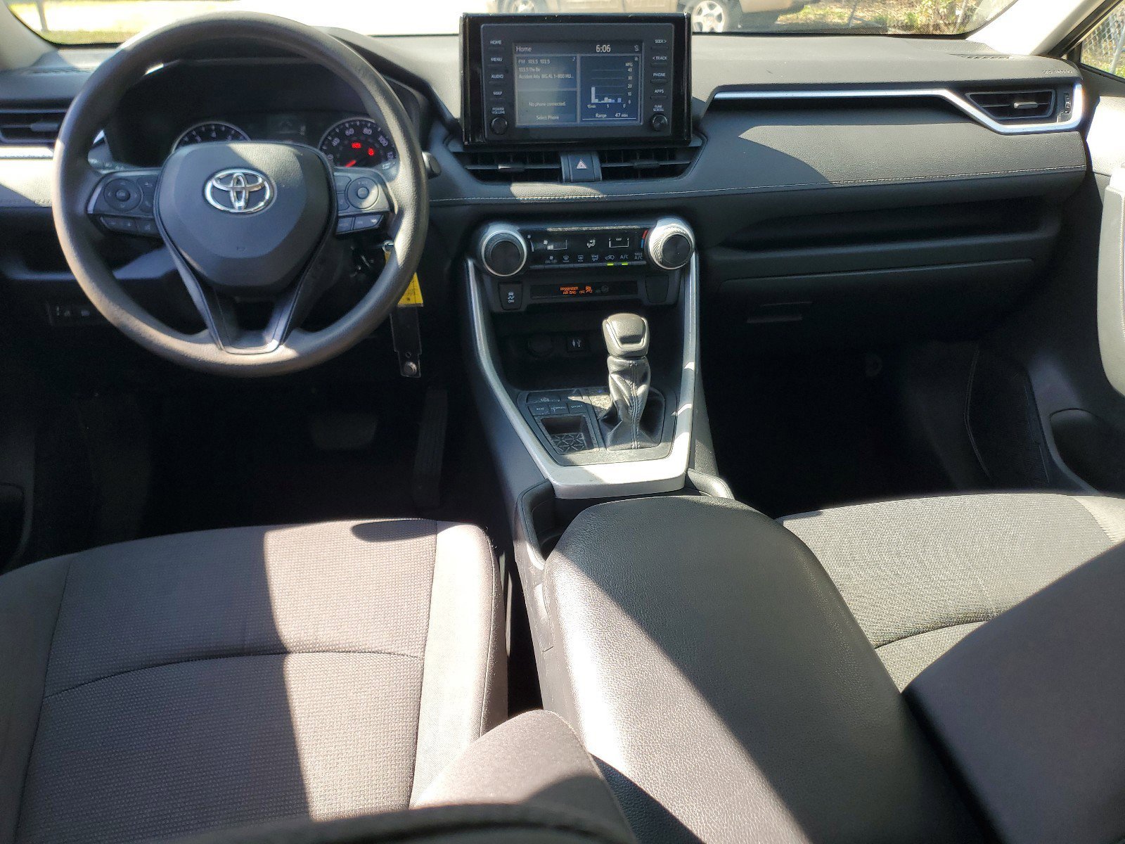 Used 2019 Toyota RAV4 LE FWD image 14