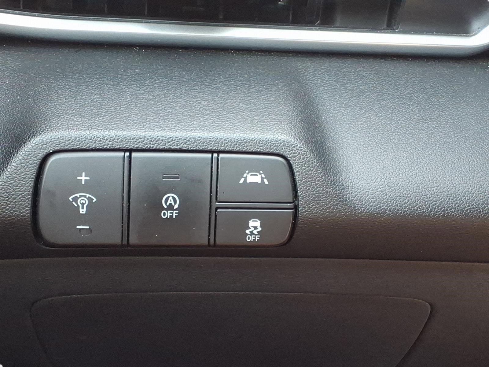 Used 2021 Hyundai Elantra SE image 15