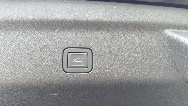 Used 2024 Chevrolet Tahoe High Country AWD/4WD image 16
