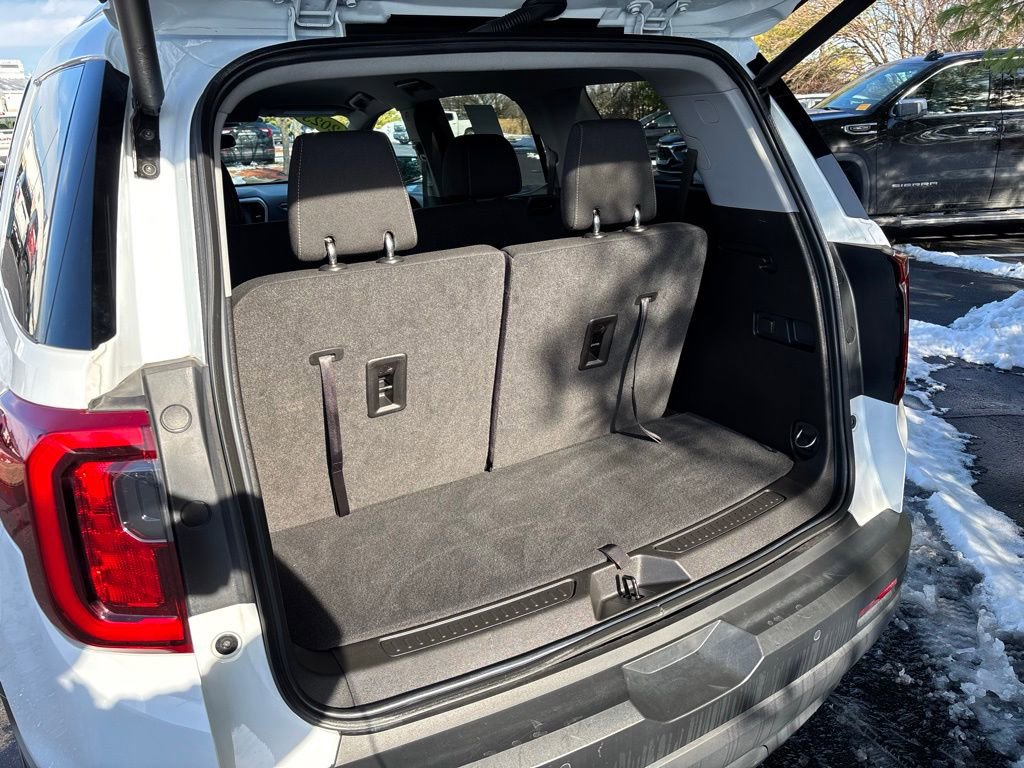 Used 2023 GMC Acadia SLE w/ Driver Convenience Package image 17