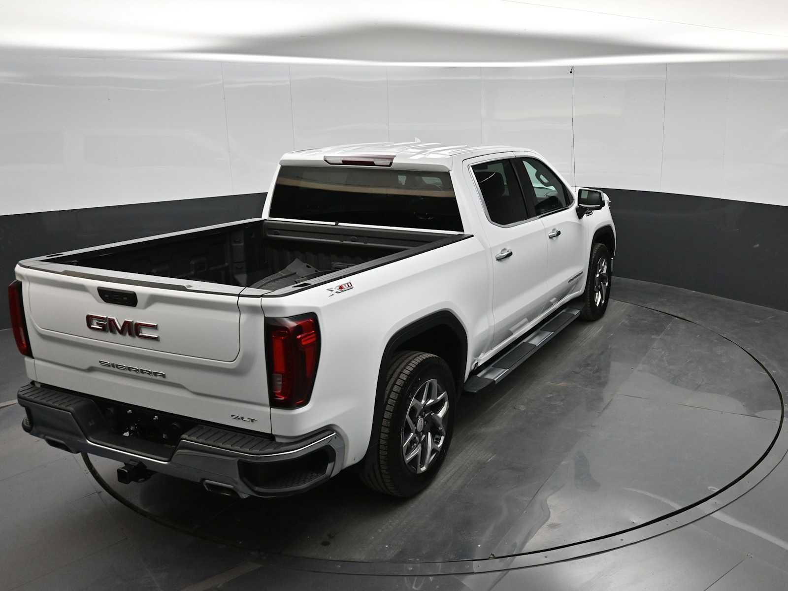 Used 2023 GMC Sierra 1500 SLT w/ SLT Premium Package AWD/4WD image 33