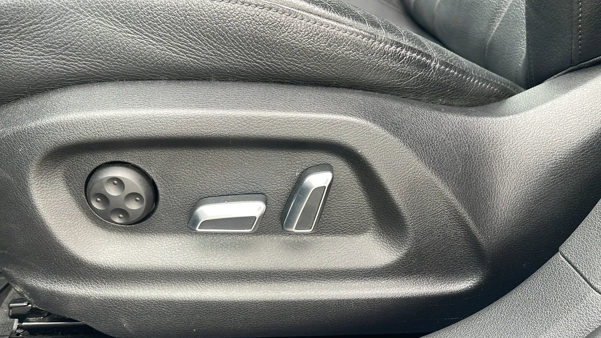 Used 2018 Audi Q3 2.0T Premium w/ Convenience Package image 23