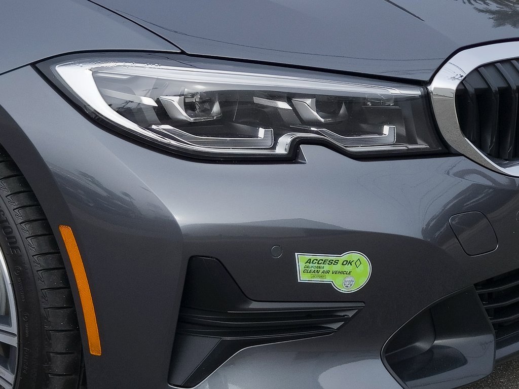 Used 2022 BMW 330e w/ Driving Assistance Package image 8