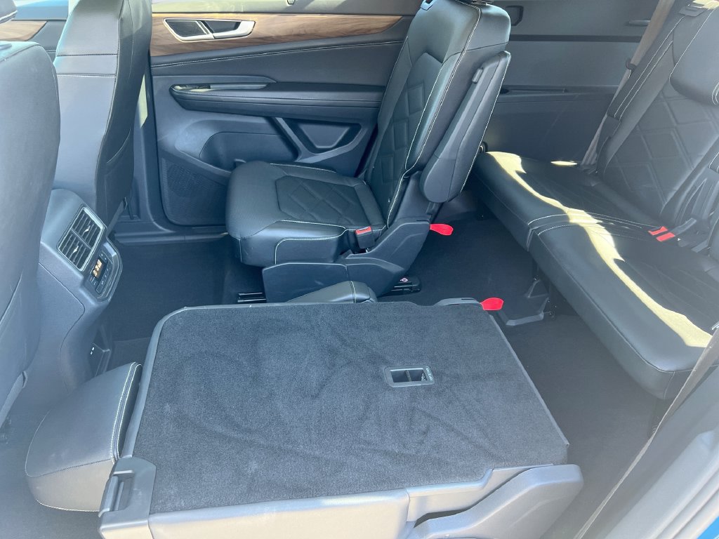 Used 2025 Volkswagen Atlas SE AWD/4WD image 45