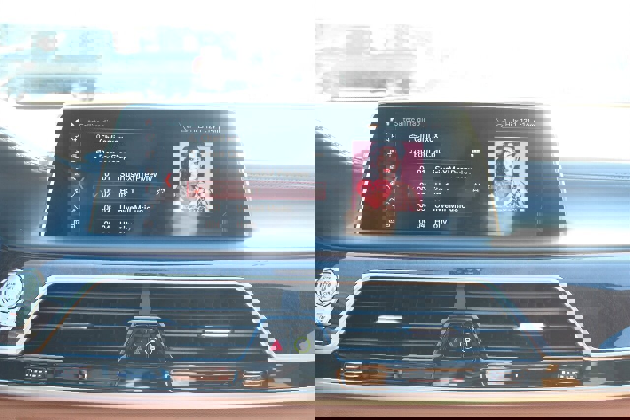 Used 2019 BMW 740i w/ Executive Package image 7