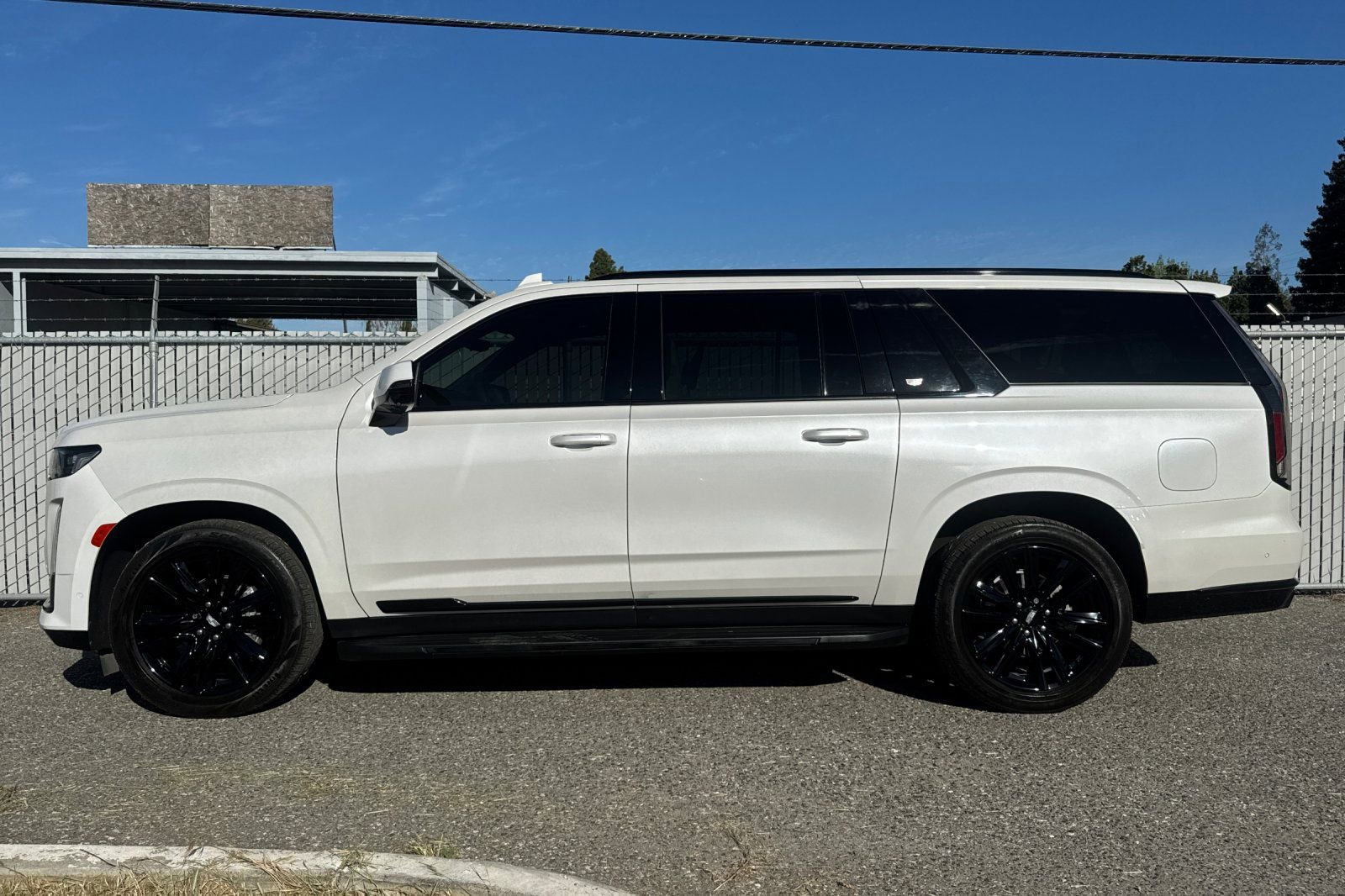 Used 2022 Cadillac Escalade ESV Sport Platinum w/ Heavy-Duty Trailer Package image 7