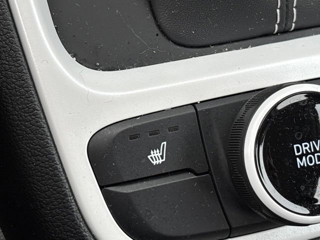 Used 2025 Hyundai Venue Limited FWD image 18