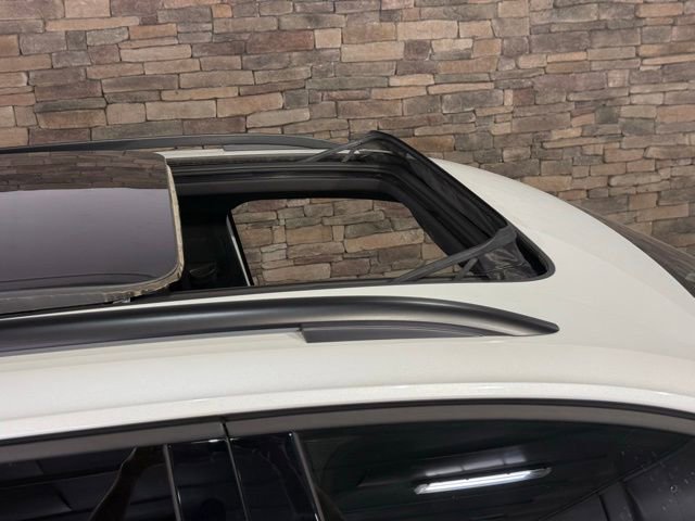 Used 2024 Volkswagen Tiguan SE R-Line image 2