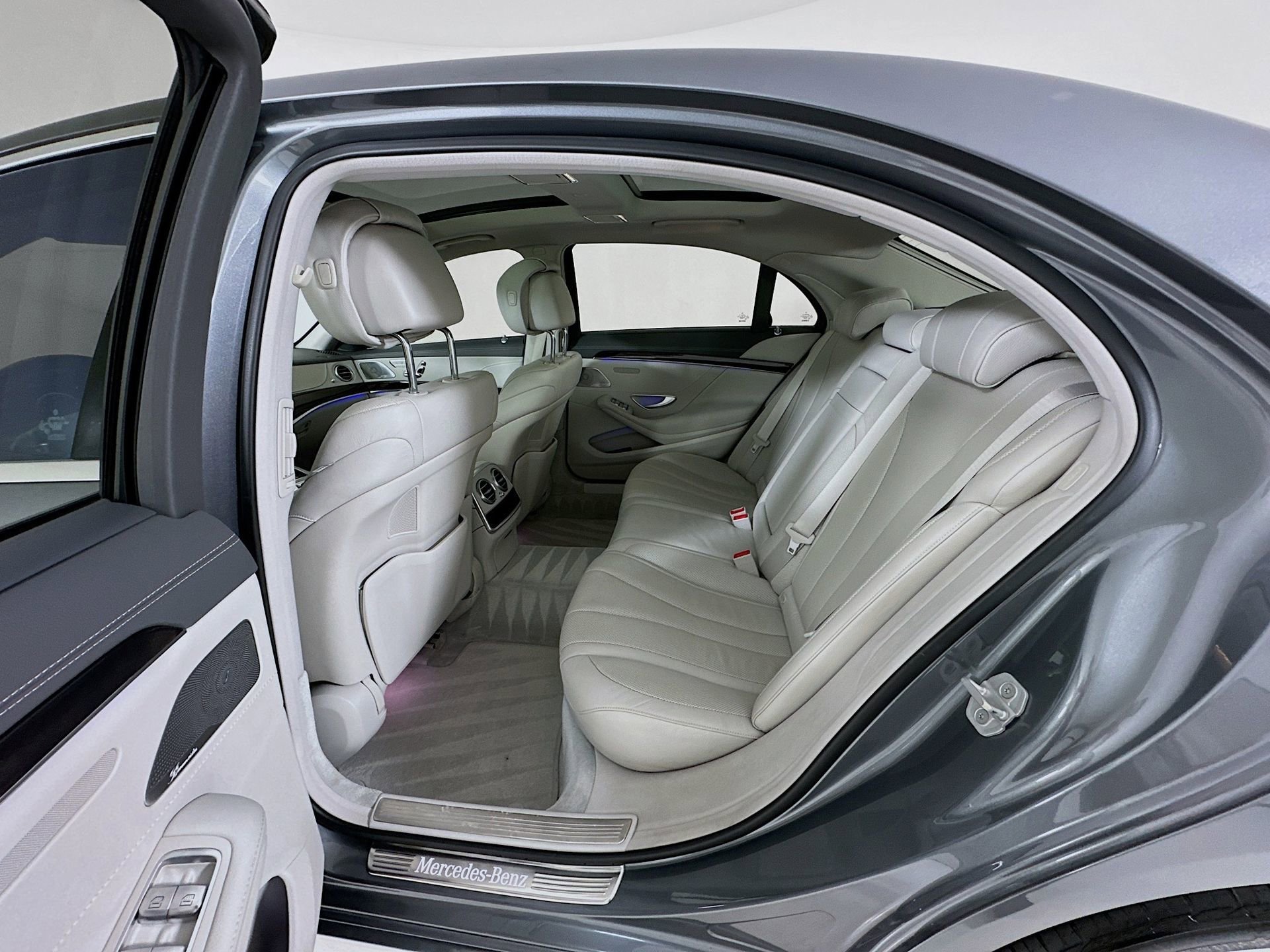 Used 2017 Mercedes-Benz S 550 Sedan image 27